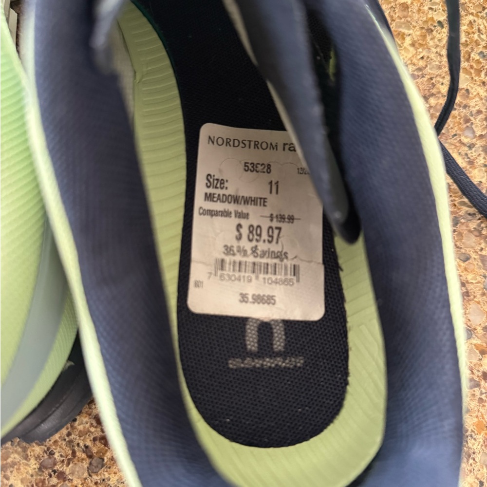 On cloud Running Athletic Shoes - Meadow and White